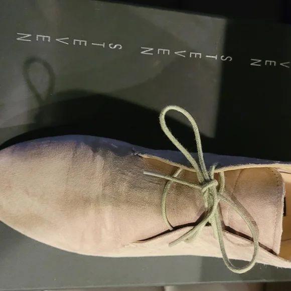 Steve Madden "Tobyy" Taupe Suede Booties 9 - Picture 2 of 5